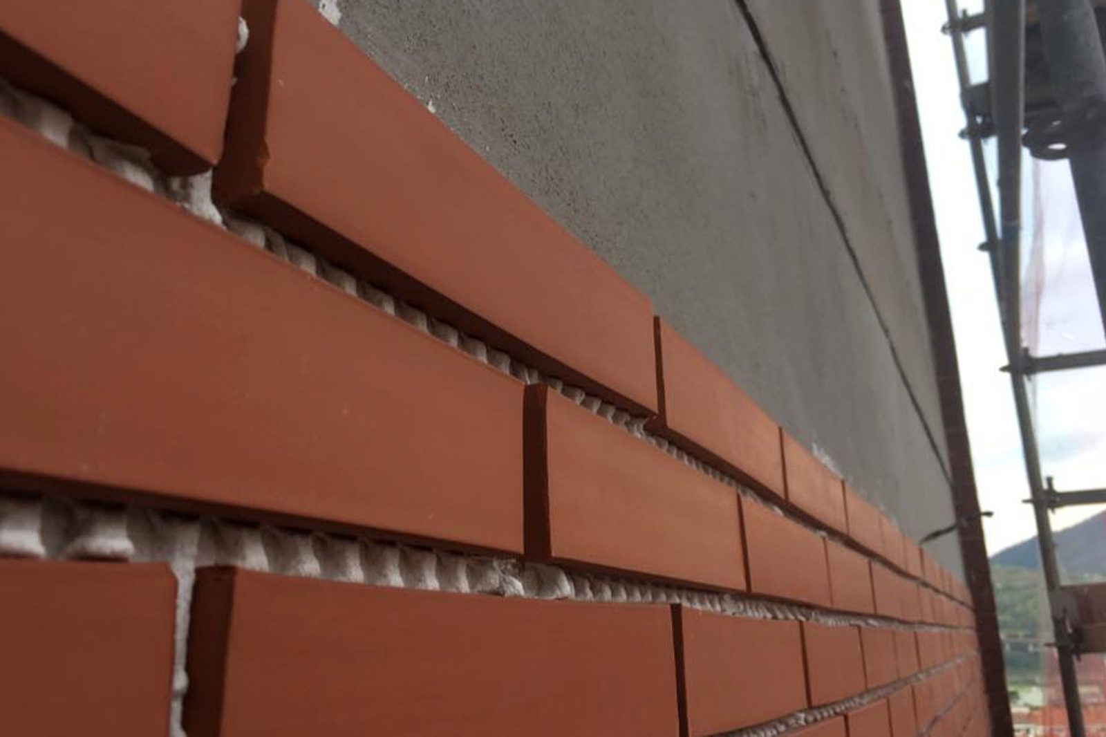 Fachada de ladrillo reformada en Bilbao